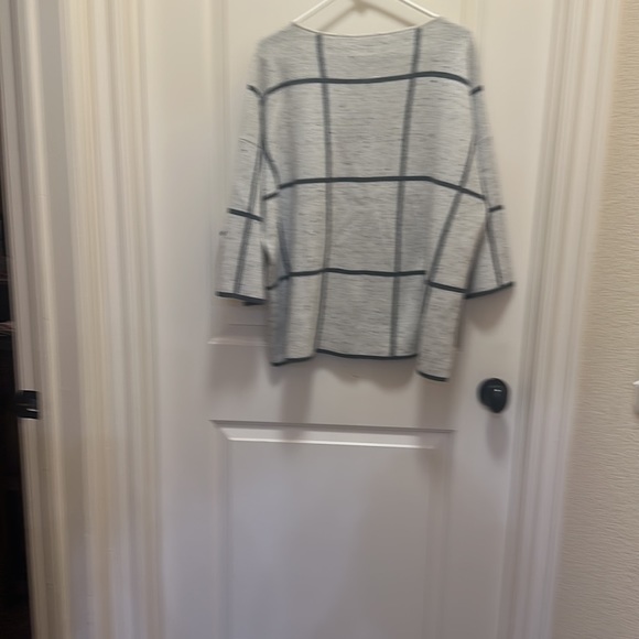 Eileen Fisher wool/ organic cotton sweater box cut. - Picture 4 of 7